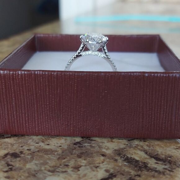 3 Carat Cubic Zircon Silver Ring - Picture 3 of 5